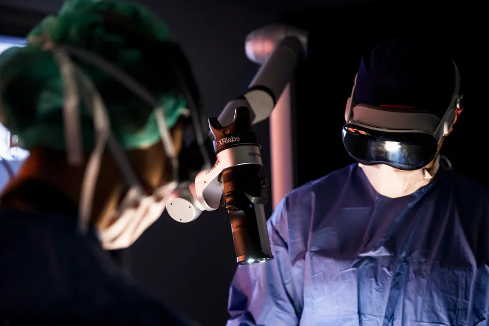 XRlabs in theatre: exoscope and headset in use